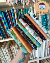 Load image into Gallery viewer, Farmyard Cuties Fat Quarter Bundle (8 FQs)