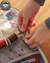 Load image into Gallery viewer, Quilting Time Sewing Pouch Kit